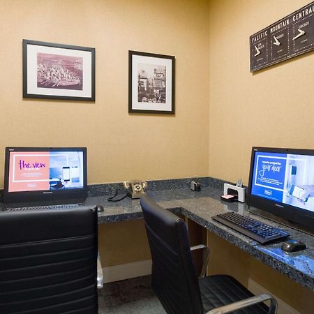 Hampton Inn Manhattan - Times Square South New York Bagian luar foto