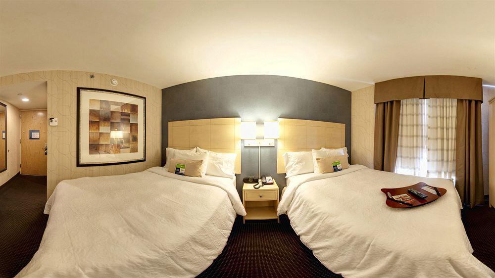Hampton Inn Manhattan - Times Square South New York Bagian luar foto