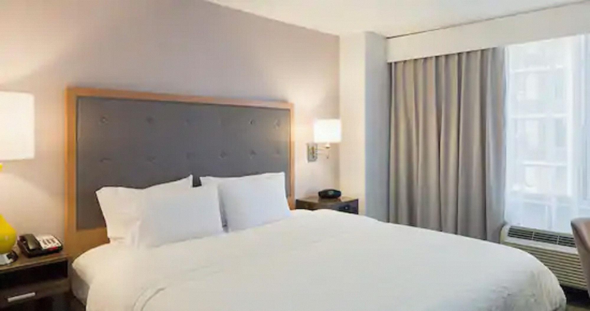 Hampton Inn Manhattan - Times Square South New York Bagian luar foto