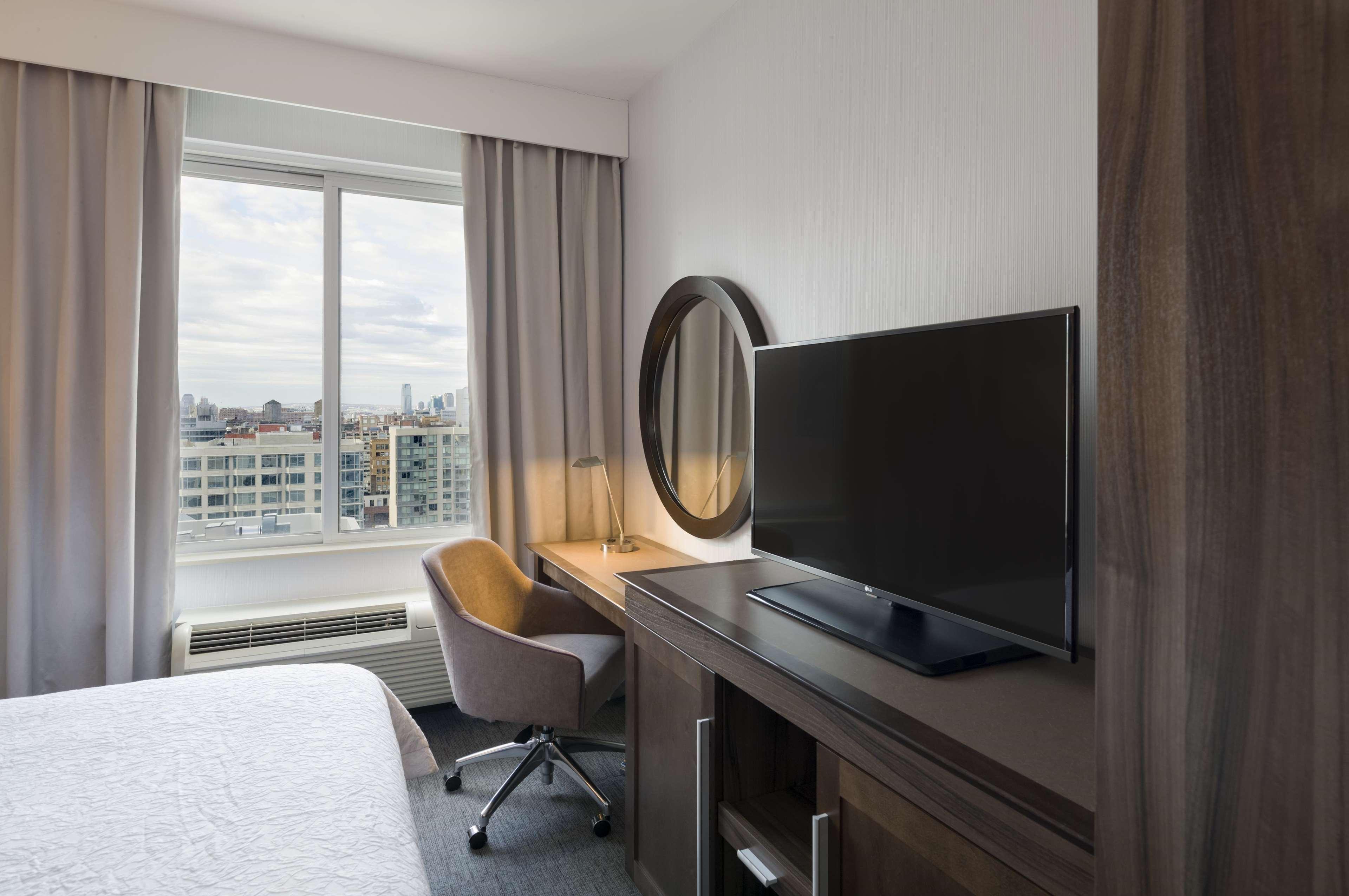 Hampton Inn Manhattan - Times Square South New York Bagian luar foto