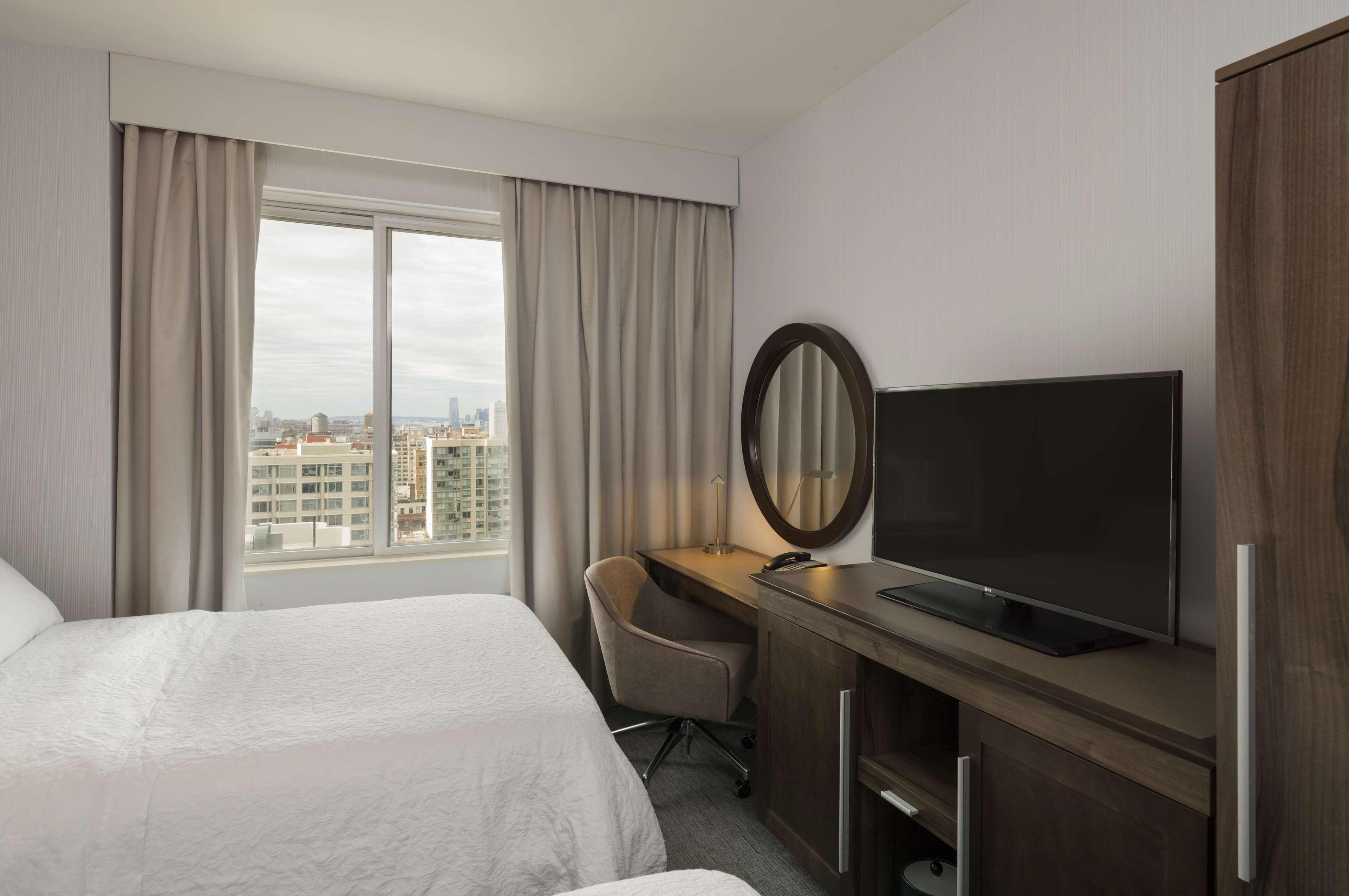 Hampton Inn Manhattan - Times Square South New York Bagian luar foto