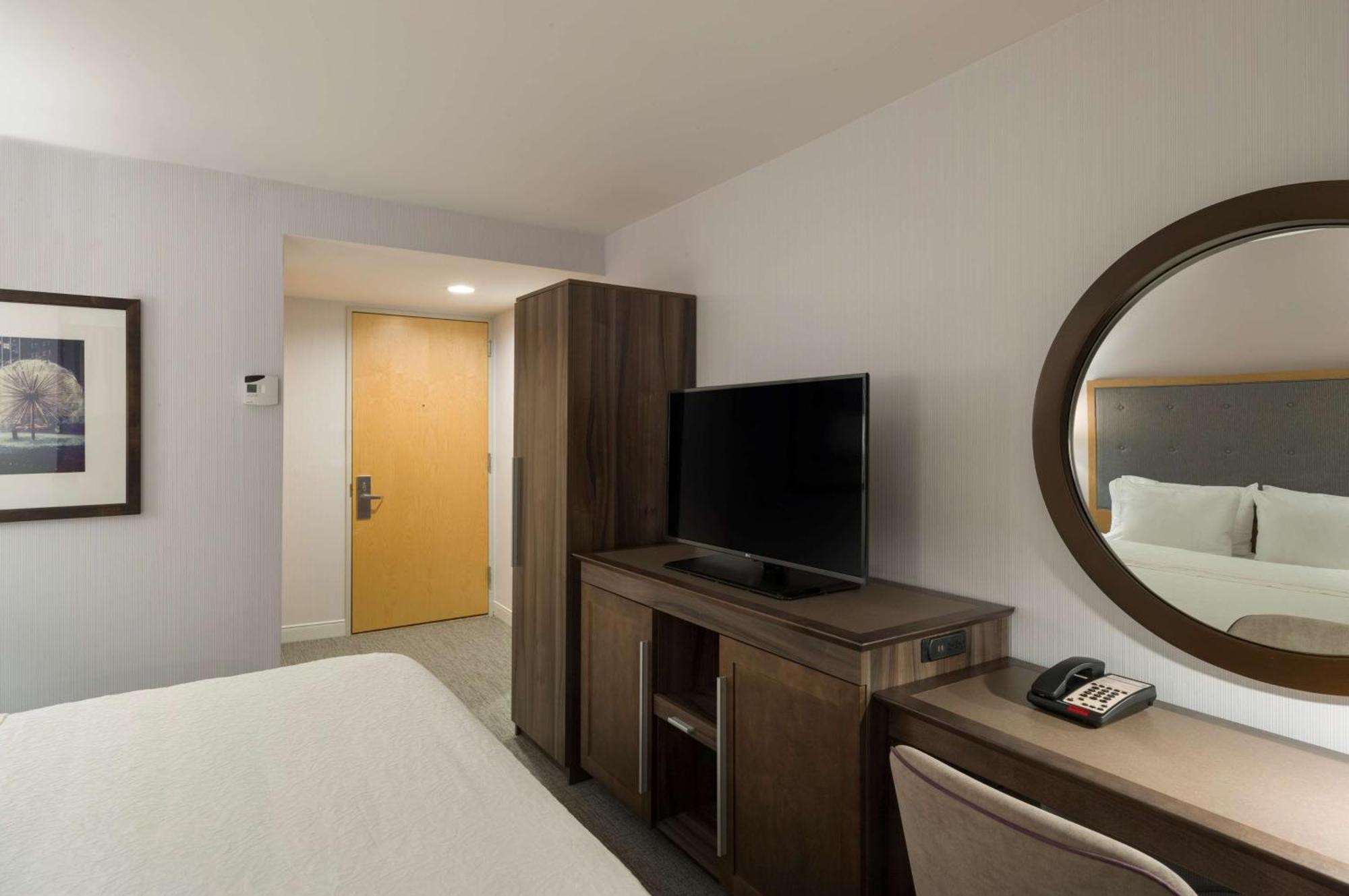 Hampton Inn Manhattan - Times Square South New York Bagian luar foto