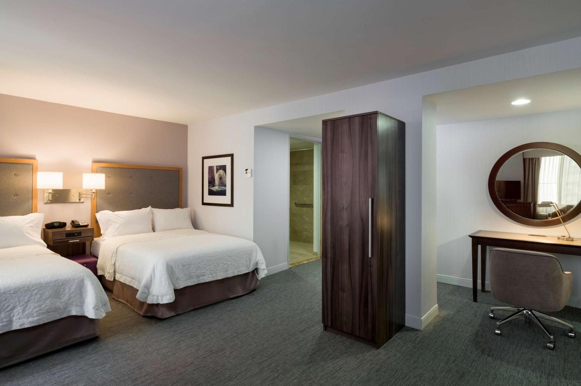 Hampton Inn Manhattan - Times Square South New York Bagian luar foto