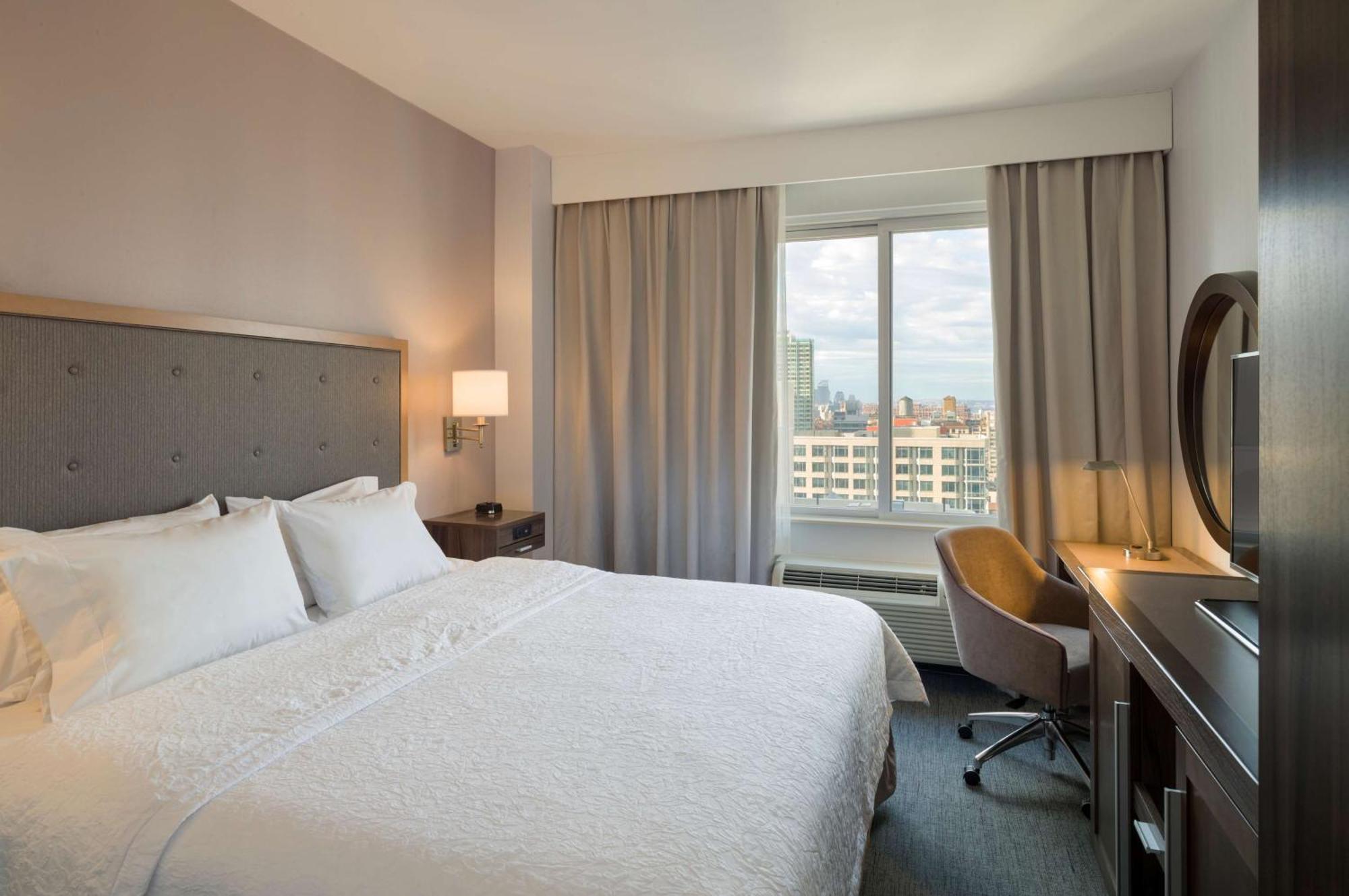 Hampton Inn Manhattan - Times Square South New York Bagian luar foto