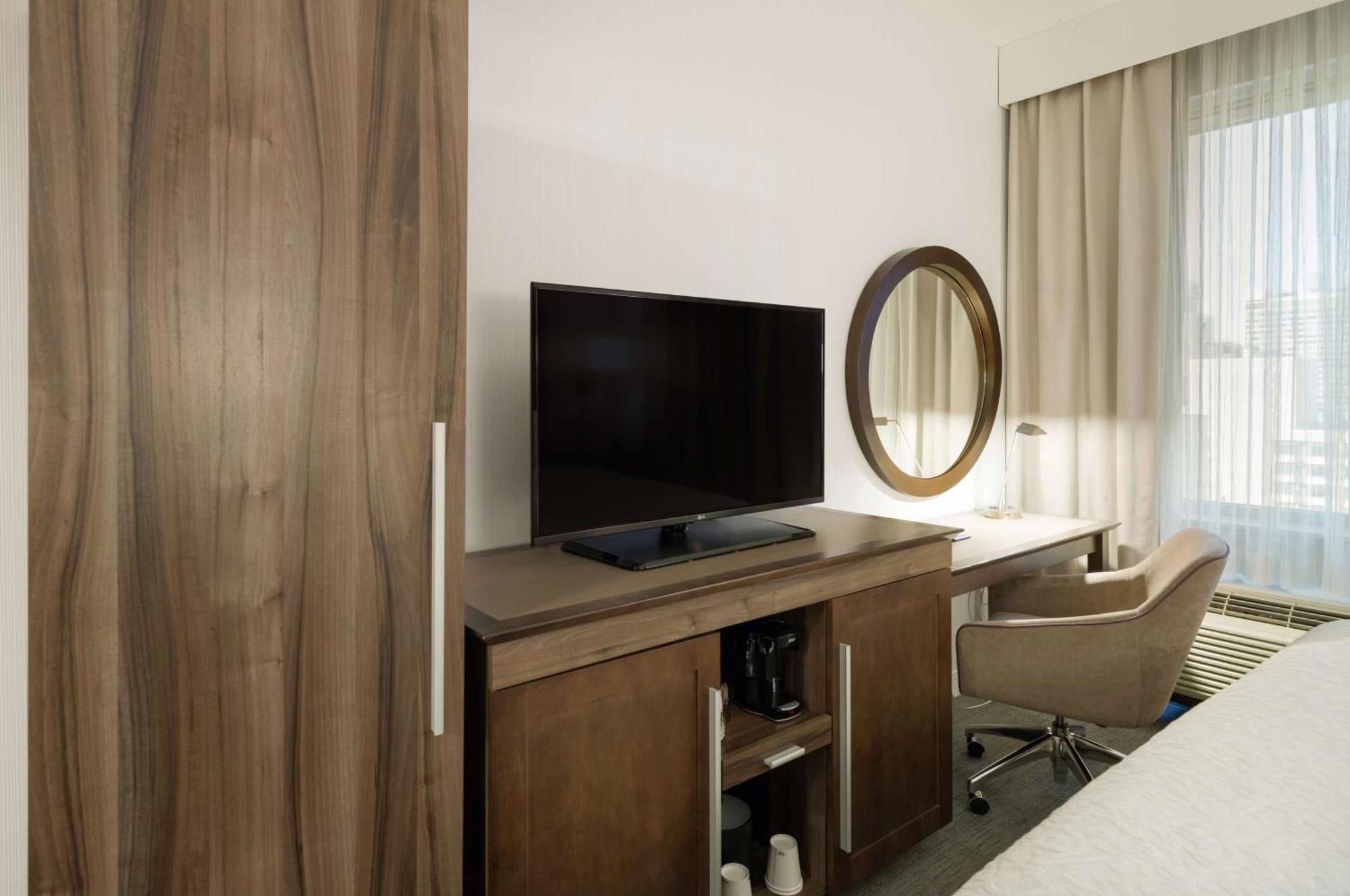Hampton Inn Manhattan - Times Square South New York Bagian luar foto