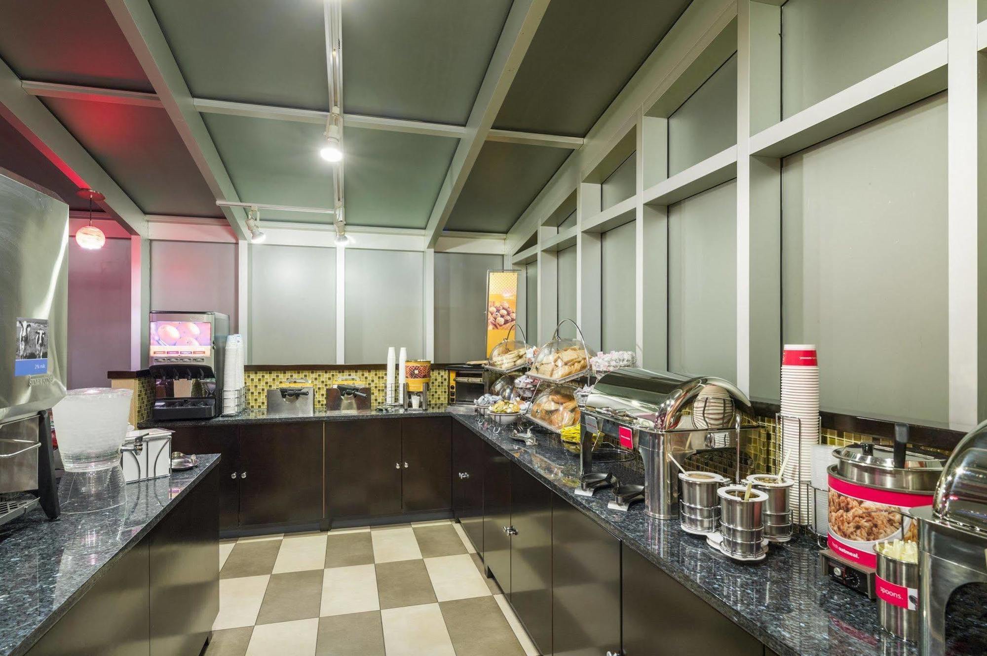 Hampton Inn Manhattan - Times Square South New York Bagian luar foto