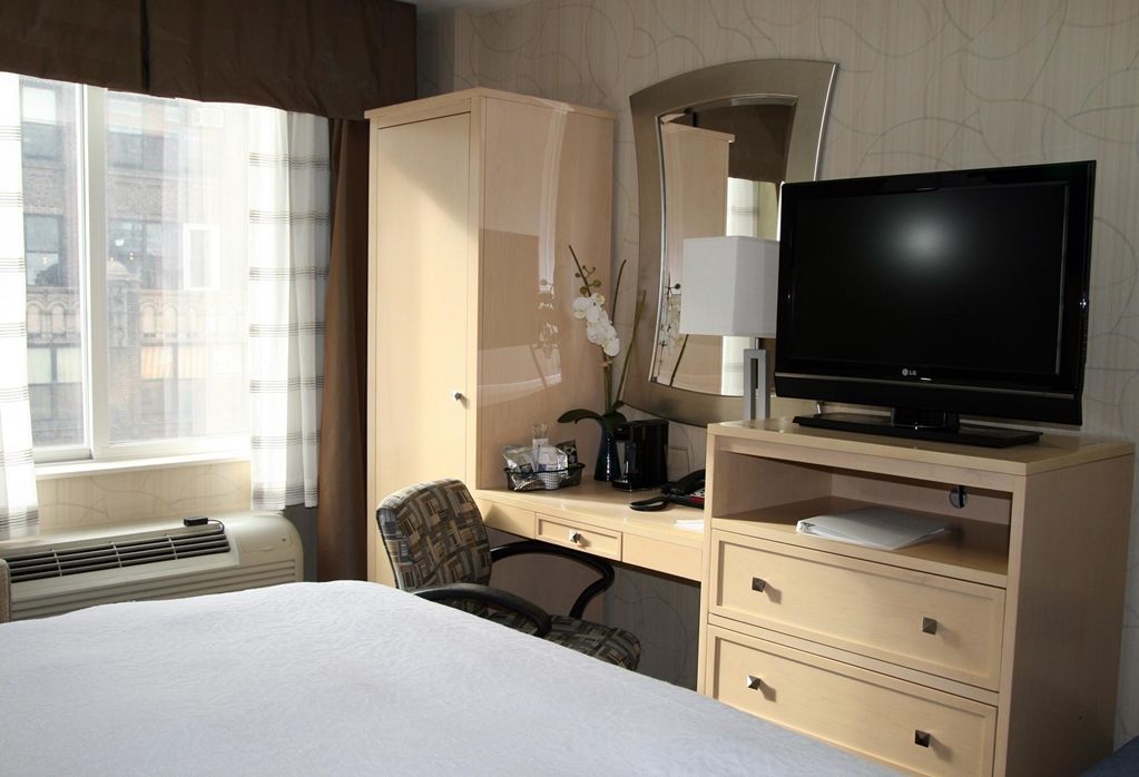 Hampton Inn Manhattan - Times Square South New York Bagian luar foto