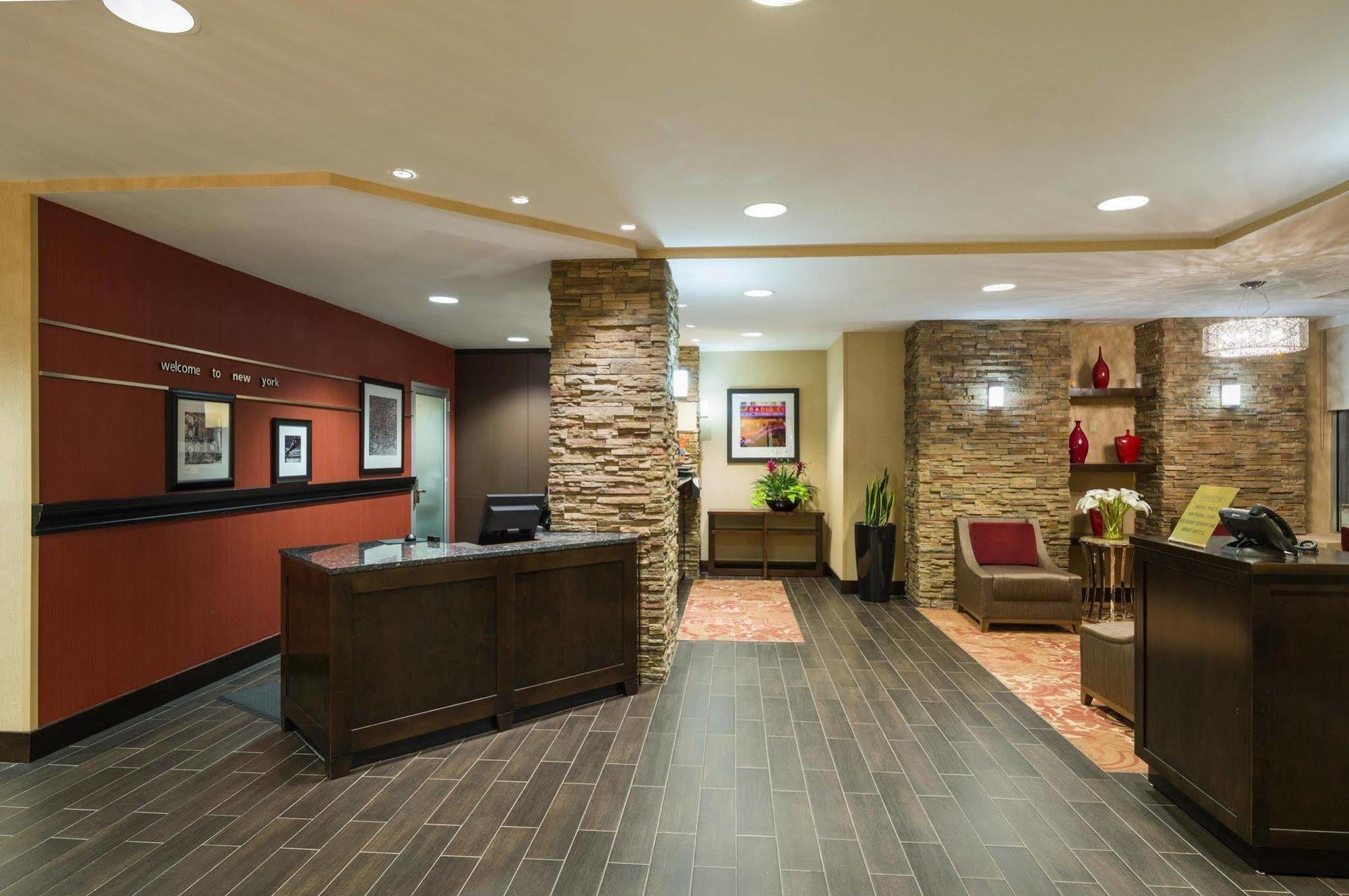 Hampton Inn Manhattan - Times Square South New York Bagian luar foto