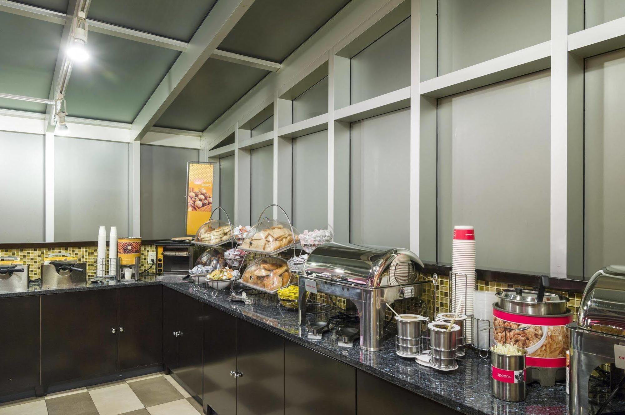 Hampton Inn Manhattan - Times Square South New York Bagian luar foto